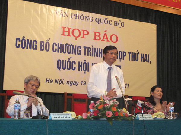 Tập trung xem xét kế hoạch phát triển KT-XH