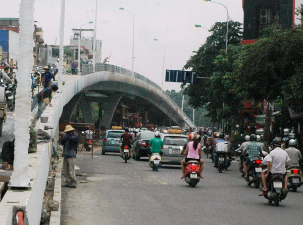 Sắp khánh thành cầu vượt 'mềm mại như thiếu nữ Hà thành'