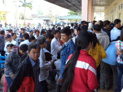 Đầu năm, chen nhau làm chứng minh nhân dân