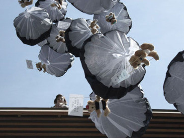 Sa thải hai quan chức Belarus vì không ngăn chặn ‘bom gấu Teddy’