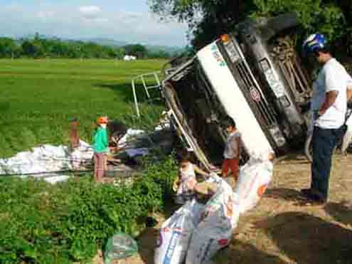 Tai nạn giao thông, ba ngày nằm dưới mương nước