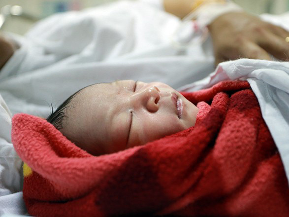 Hình ảnh hạnh phúc của gia đình công dân thứ 90 triệu