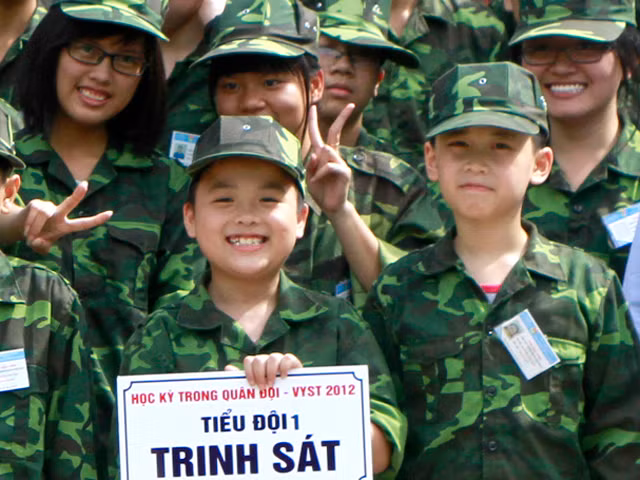 Chiến sĩ pháo binh tuổi nhí