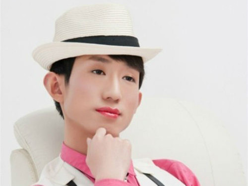 Cư dân mạng 'sốt' với 'Chàng trai màu hồng'