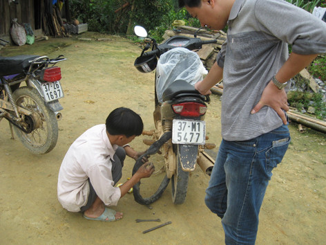 Cần ngăn chặn nạn “đinh tặc” trên QL46