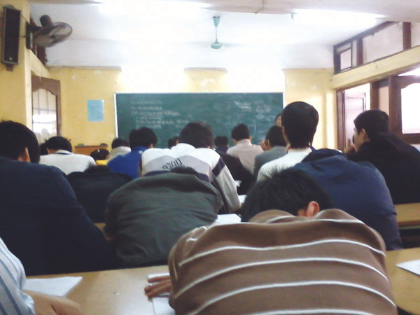 Ngủ trong giờ học Ảnh: Trường Phong