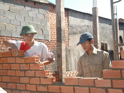 Xây nhà cho đồng đội