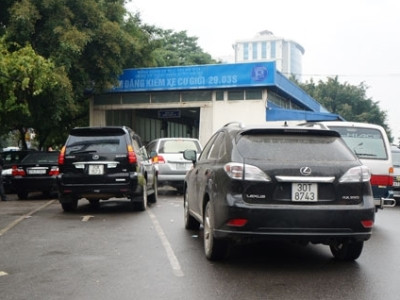Chính phủ quyết định: Giảm phí trước bạ, không thu phí hạn chế ô tô