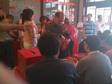 Quan chức bị sa thải vì tổ chức cưới con gái xa hoa