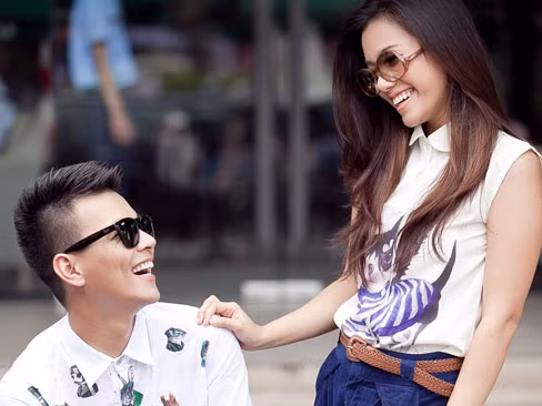 Phương Vy hớn hở bên 'trai lạ'