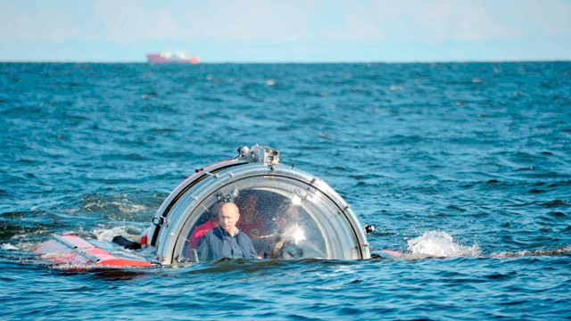 Ông Putin lặn đáy biển khám tàu khu trục