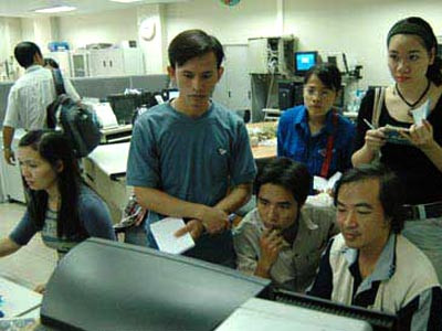 Sinh viên đi thực tập bưng bê, đóng dấu