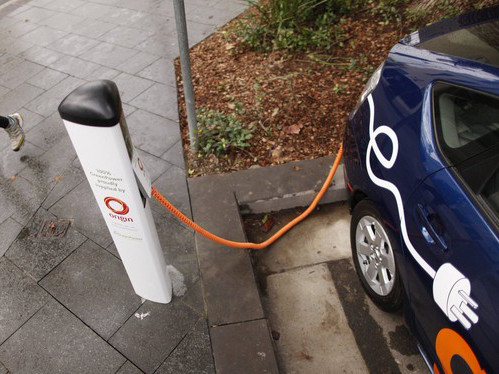 Giải mã công nghệ sạc không dây cho xe điện