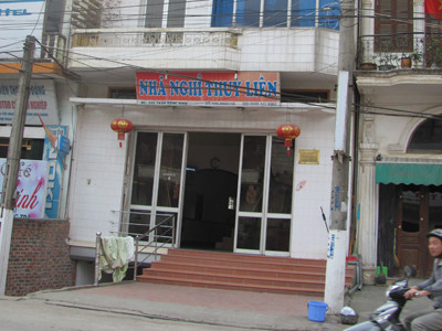 Ba công an trấn lột tiền gái mại dâm