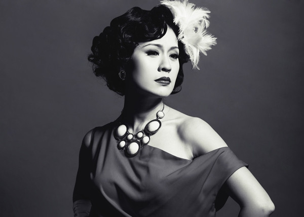 Thanh Thúy ấn tượng với vẻ đẹp cổ điển