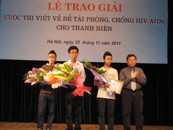 Ngòi bút bừng thức giới trẻ