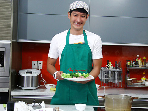 Huy Khánh, Đức Tuấn lếch thếch đi chợ nấu ăn