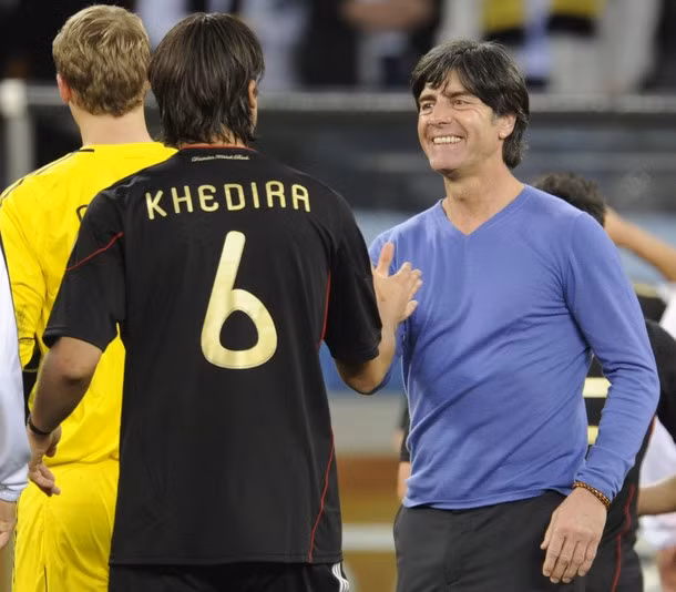 Khedira và cả HLV Joachim Loew đang bị nghi ngờ là....gay. Ảnh: Getty Images