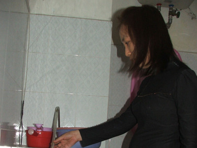 Cả ngàn người dùng nước ăn nhung nhúc bọ gậy giữa Thủ đô