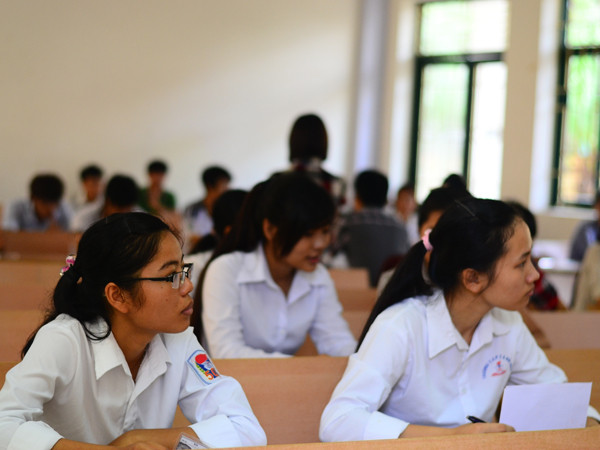 Nhiều thí sinh bị đình chỉ vì điện thoại di động