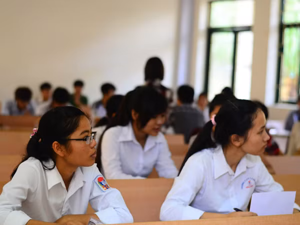 Nhiều thí sinh bị đình chỉ vì điện thoại di động