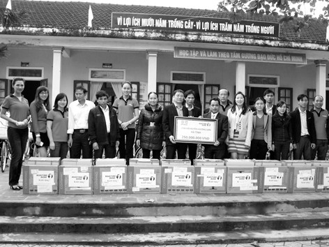 Maritime Bank và Tập đoàn VID cứu trợ đồng bào bão lụt