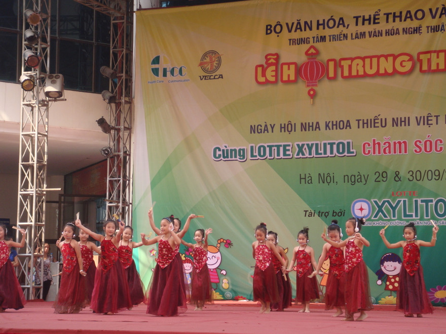 Vui Trung thu và khám răng miễn phí