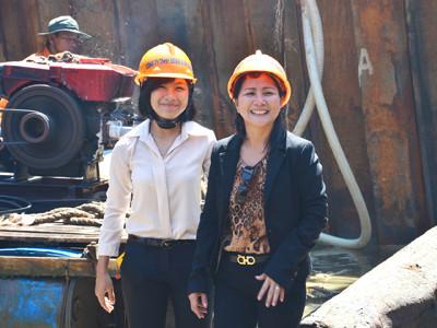 Người phụ nữ ngửi ...cổ vật, mê tàu đắm