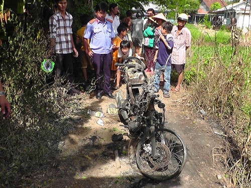 Giận bạn nhậu, đốt xe cho "bõ ghét"