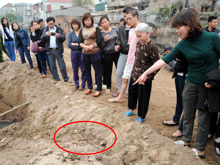 Vẫn chưa thể di dời mộ bị lấp