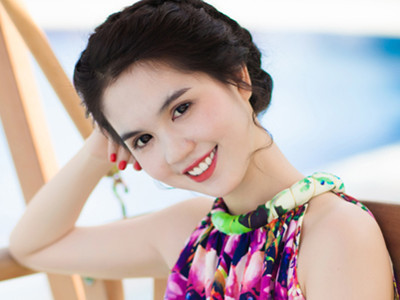 Ngọc Trinh ngọt ngào với maxi họa tiết