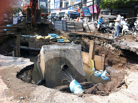 Hố 'tử thần' làm hơn 1.000 hộ dân mất nước