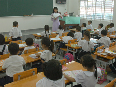 Thu ngoài học phí, nhìn nhận thế nào?