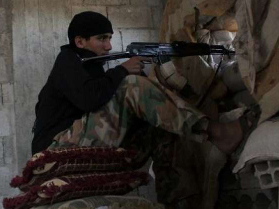 Tay súng trong một tòa nhà ở Syria