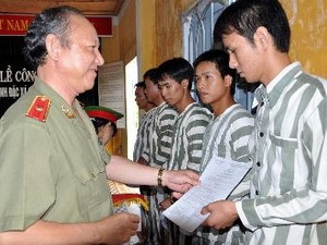 Giảm án và tha tù trước thời hạn trong dịp lễ 30-4