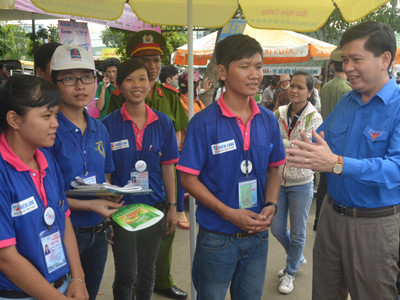 Lãnh đạo T.Ư Đoàn động viên chiến sĩ tiếp sức mùa thi