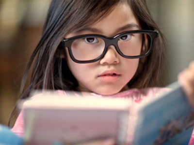 Mẹo giúp đôi mắt cận của bé không tăng độ