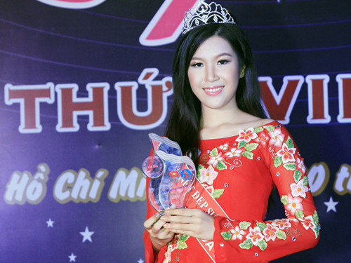 Hoa khôi Sư phạm giỏi tiếng Anh, mê làm MC