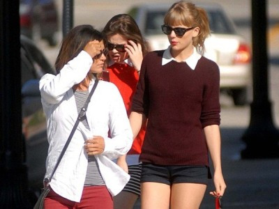 Taylor Swift diện quần soóc khoe chân thon xuống phố