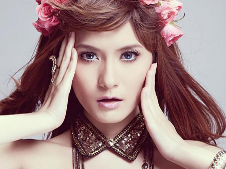 Học mẹo tẩy da chết từ thực phẩm của Di Băng