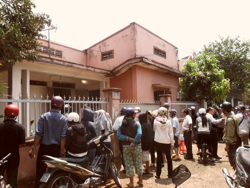 Cô giáo bị nghi đầu độc con rồi treo cổ tự tử