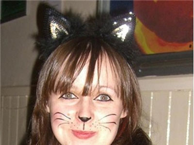 Cô gái nhảy vào chuồng hổ tự sát