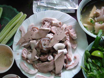 Tử vong sau khi ăn lòng lợn