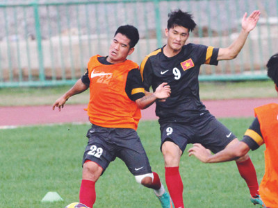 Rạn nứt nội bộ, Công Vinh mất suất đá chính