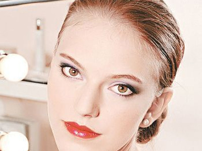 Mắt sâu mê hoặc với màu khói xám ánh tím