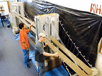 Nhóm sinh viên Mỹ mất 5 tháng để dựng mô hình khi học về lịch sử cầu Brooklyn. Ảnh: A.P