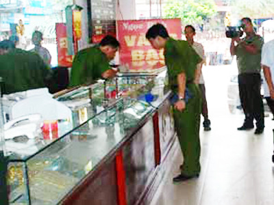 Thảm án tại tiệm vàng khiến cả gia đình tử thương