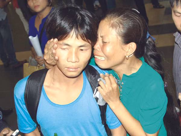 Mẹ con ngày đoàn tụ Ảnh:Minh Đức