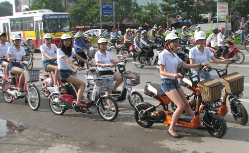 Giảm giá xe đạp, xe máy điện cho học sinh sinh viên