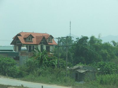 Biệt thự xây nhanh, chính quyền không xoay kịp